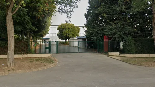 Rennes : une collégienne menace sa professeure avec un couteau