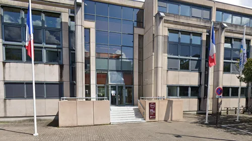 Pays de la Loire : 3.000 personnes mobilisées contre les coupes...