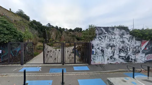 Nantes : une adolescente fait une chute de 30 mètres au Jardin...
