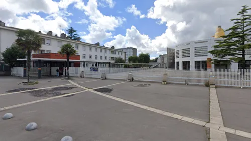 Grève du 5-décembre : blocages dans plusieurs lycées de...