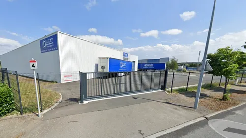 Carquefou : incendie dans un entrepôt, le bâtiment s'est effondré