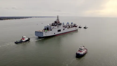 Saint-Nazaire : deux navires en essais en mer pendant les vacances...