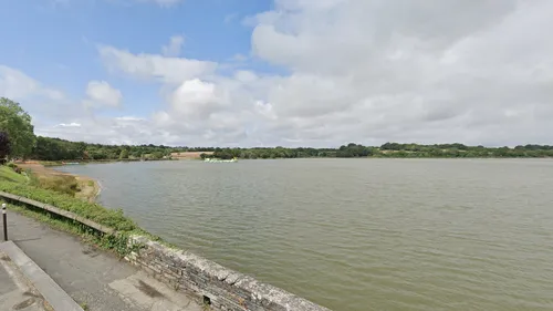 Une fillette de 11 ans venue d’un camp nantais meurt noyée dans un...