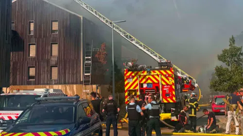 Incendie d’un immeuble à Guérande : une enquête ouverte après le...