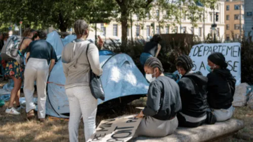 Plus de 2 300 enfants dorment à la rue en France, déplorent les...
