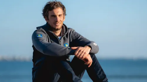 Concarneau : un hommage émouvant et spectaculaire à Charlie Dalin 