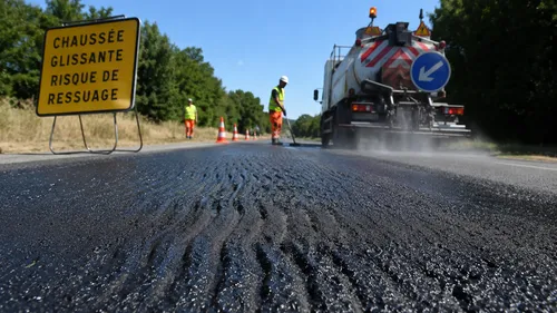 Canicule : le bitume fond sur les routes de l'Ouest, des...