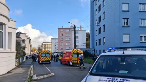 En Bretagne : un homme abattu par la police après les avoir menacés...
