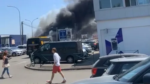 Nantes : un incendie impressionnant ravage un magasin route de Vannes