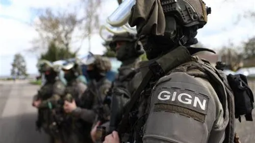 Saint-Brevin en état de siège : un homme armé retranché chez lui...