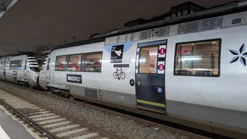 Moins de gratuité mais plus de trains cet été en Bretagne