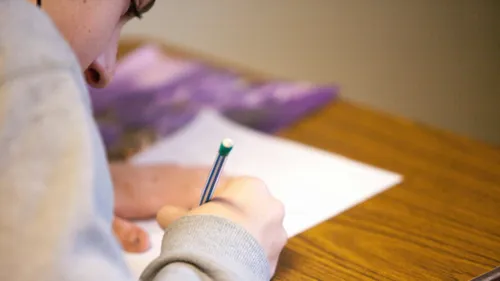 Blâme, interdiction d'examen, prison : ce que risquent les...