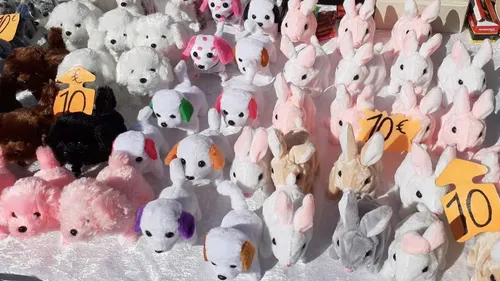 Des petites peluches vendues sur des marchés de Vendée et de...