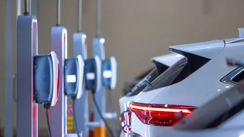 Voitures électriques : leasing à 100€, jusqu’à 9.500€ d’aide… qui...