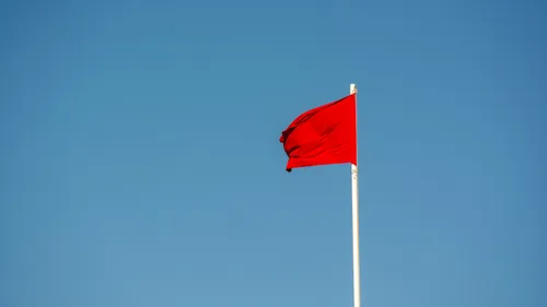 A quoi correspondent les couleurs des drapeaux sur les plages...
