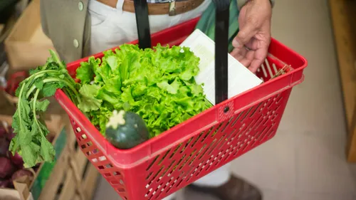 Les ventes en supermarché chutent la dernière semaine du mois,...