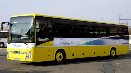 Machecoul : un car scolaire se couche dans un fossé