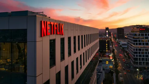 Le rachat du studio Warner par Netflix inquiète Hollywood