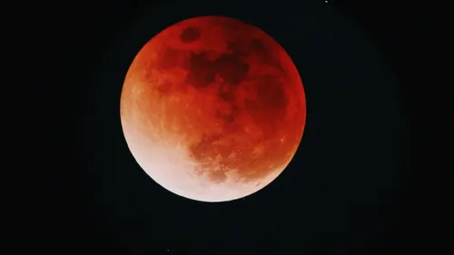 La Lune va rougir lors d'une éclipse lunaire partielle dans la nuit...