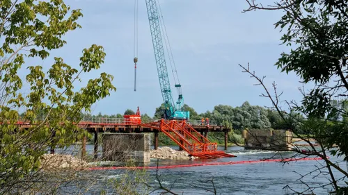 Blois : les travaux de la passerelle sur la Loire se poursuivent