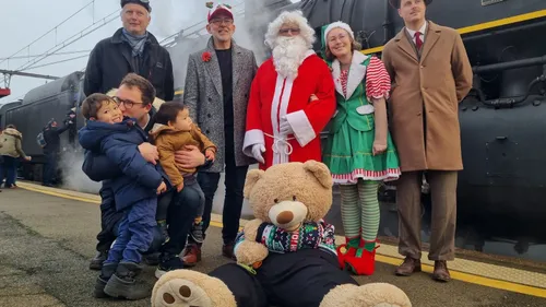 D’Orléans à Bourges à bord du train du Père Noël
