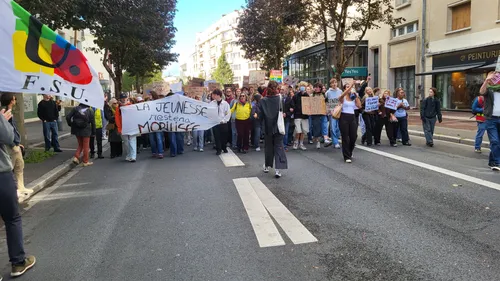 Mobilisation lycéenne : 3 000 personnes dans la rue à Caen