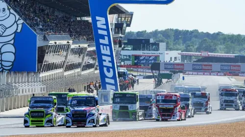 Affluence record pour les 24 Heures Camions
