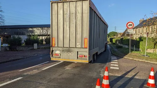 Bourg-Achard : les poids-lourds en transit interdits sur la D675