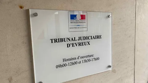 L'humoriste "Ragnar le Breton" condamné à Évreux pour violence