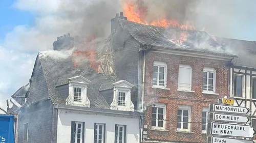 Buchy : impressionnant incendie dans le centre-ville