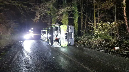 Un camion contenant 9 000 litres de fioul se renverse au nord de Rouen