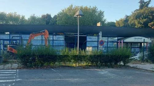 A Bihorel, la démolition de la piscine Transat a débuté