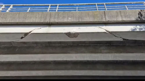 Degré : fragilisé, un pont au-dessus de l'A81 fermé