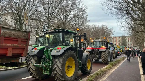 Colère agricole : une cinquantaine de tracteurs à Rouen