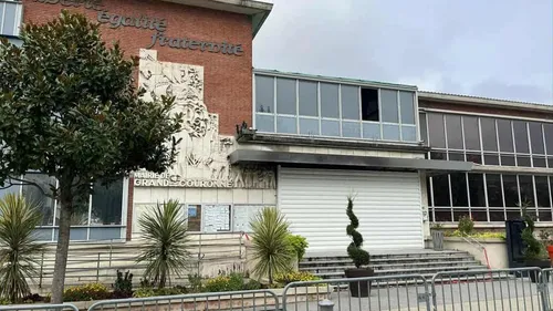 Quatre mises en examen pour l’incendie de la mairie de Grand-Couronne