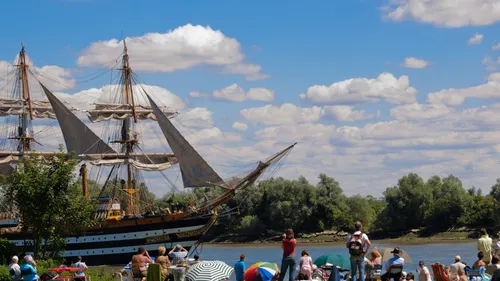 Armada : vingt-cinq voiliers parrainés par des communes des bords...