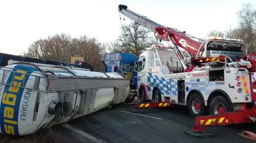 Sur l'A71, la citerne se renverse à hauteur de Salbris
