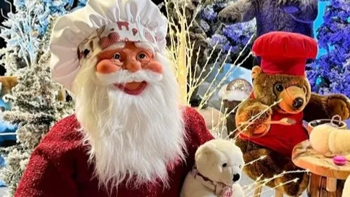 Eure : il donne vie aux automates des vitrines de Noël