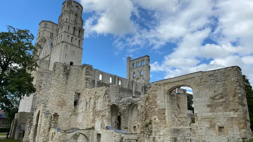 [PODCAST] L'Abbaye de Jumièges, témoin du passé normand