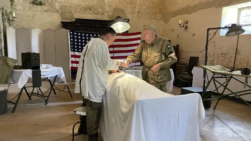 80e anniversaire du D-Day : reconstitution d'un hôpital militaire...