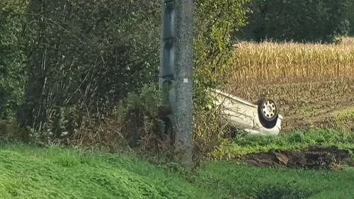 Roëzé-sur-Sarthe : la voiture finit sur le toit