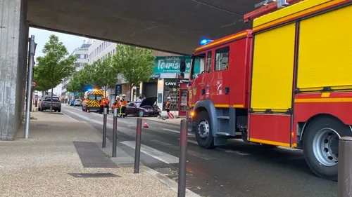 Le Mans : la voiture s'encastre dans les feux tricolores