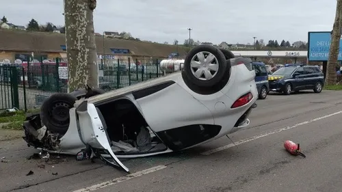 Nogent-le-Rotrou : la jeune conductrice téléphonait au volant