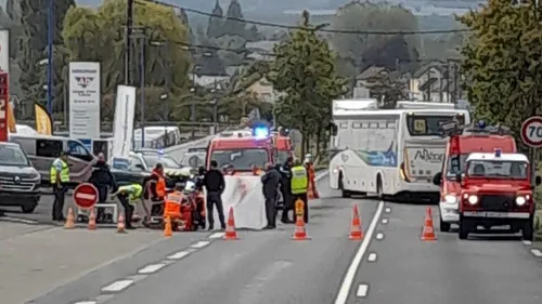 Ecommoy : collision moto contre autocar