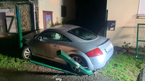 Aunay-sur-Odon : l'Audi s'encastre dans les grilles du refuge