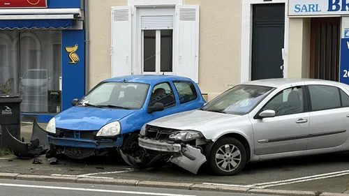 Le Mans : ivre, elle percute deux voitures