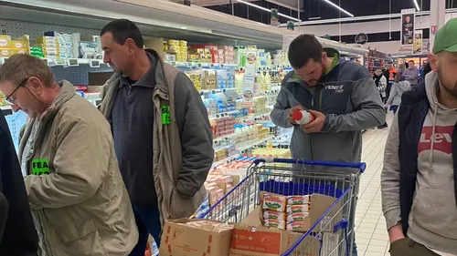 Sarthe : les rayons des supermarchés vidés de leurs produits...