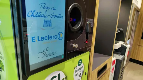 Deux centimes par bouteille : les automates de Château-Gontier...