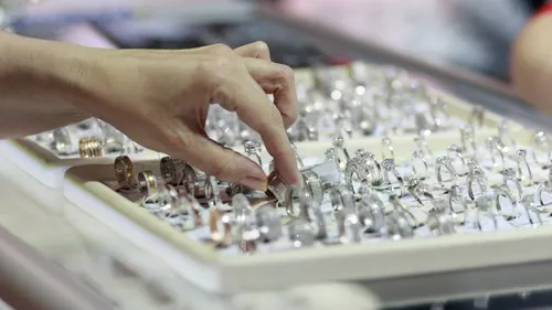 La Ferté-Bernard : après le braquage, la bijouterie rouvre ce mercredi