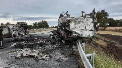 Après l'incendie, l'A81 rouvre en direction du Mans